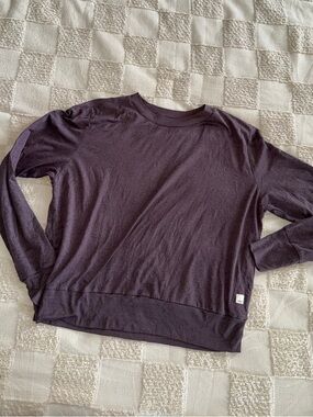 Vuori Daydream Crew top in a Smoked Plum size M